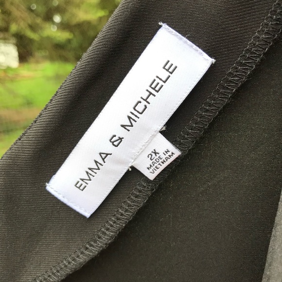 Flowy black dress with flowy sleeves - Picture 3 of 3